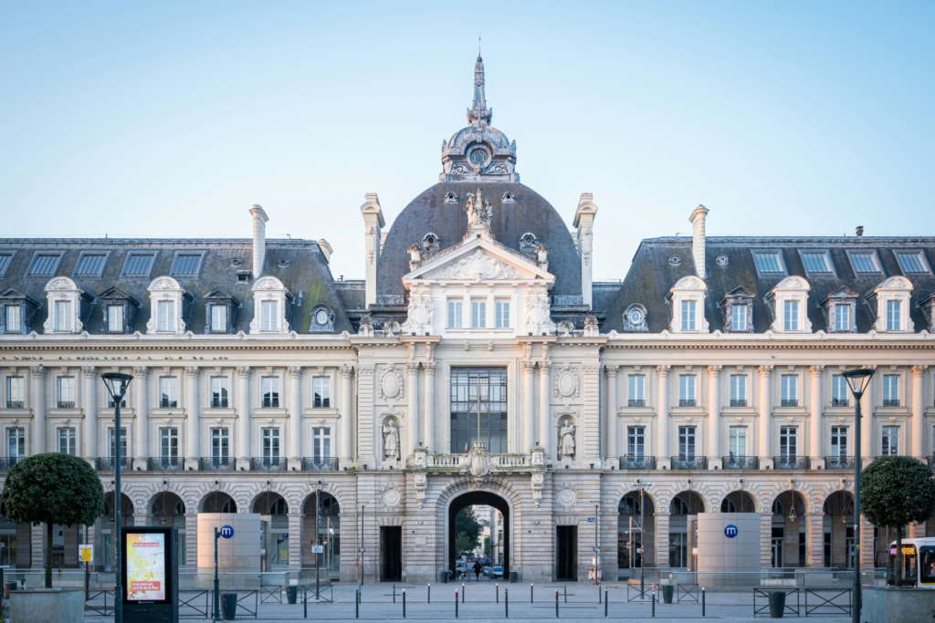 Surgiris participant à des solutions d'éclairage chirurgical et de gestion vidéo lors du congrès AFIB 2026 à Rennes